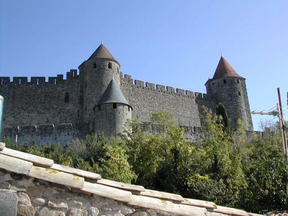 Maison Des Remparts Nichee Sous La Cite Carcassonne Exterior photo