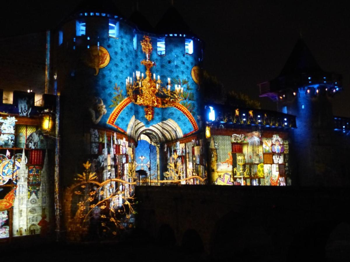 Maison Des Remparts Nichee Sous La Cite Carcassonne Exterior photo